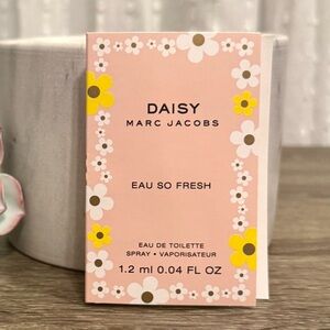 NEW Marc Jacobs Daisy Eau So Fresh Fragrance Spray Sample 1.2ml/0.04ml